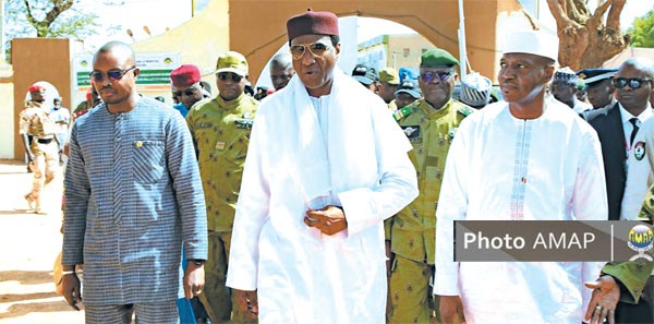 Visite du Premier ministre au Niger : Le Général de division Abdoulaye Maïga assiste à la finale de lutte traditionnelle à Dosso