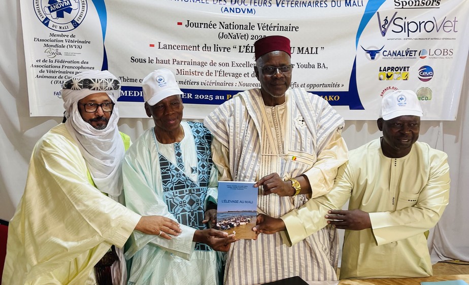 Le ministre Youba Ba aux auteurs du Livre « L’élevage au Mali » : « Cet ouvrage sera une boussole pour mon département »