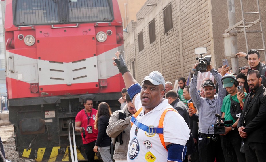 Guinness World Records : l’Egyptien Ashraf Kabonga tire un train de 280 tonnes avec ses dents