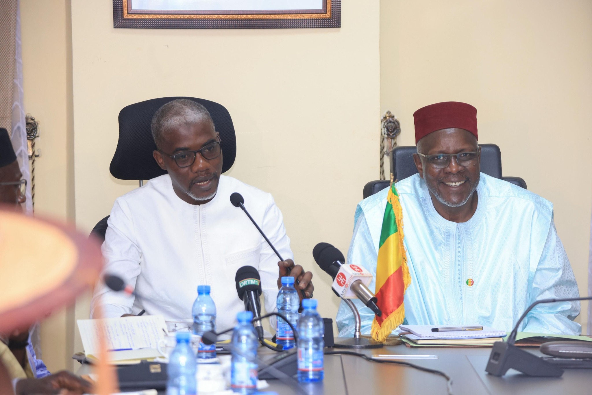 Renforcement des capacités dans le domaine du pastoralisme : Le Ministre Youba BA, met 12 boursiers en route pour Niamey