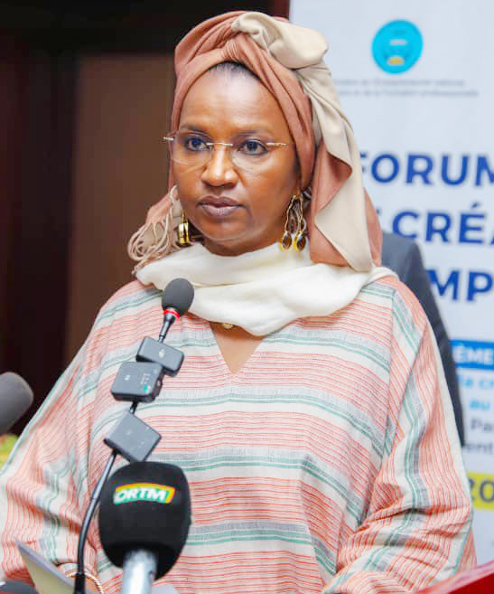 La ministre  Oumou Sall Seck au Forum Ong et création d’emplois : « Chaque emploi créé est  un facteur de paix, de stabilité et de cohésion nationale »