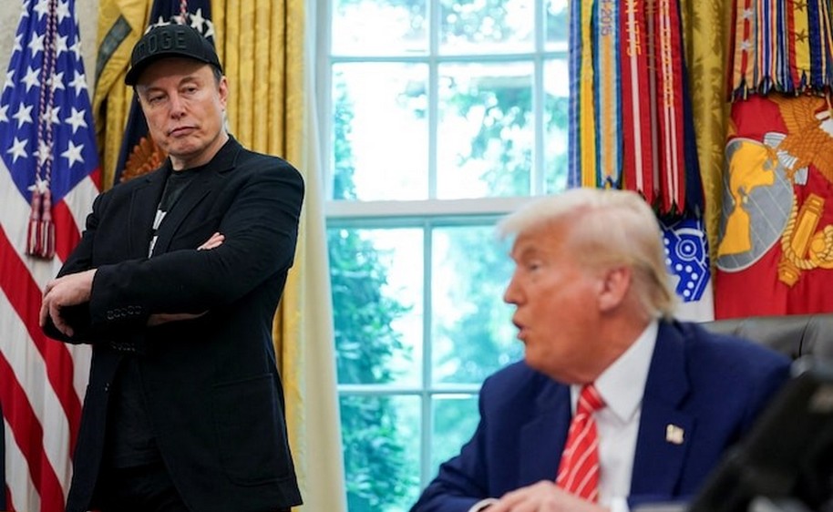 “N’importe quoi”: le torchon brûle entre Elon Musk et Donald Trump, l’action Tesla chute