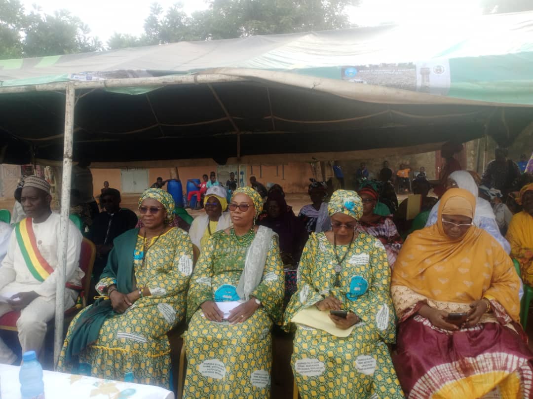 Problématiques des sachets plastiques : L’ONG ENERGIA et l’Association MussowKalan Ni Baara Benkola sensibilisent les femmes de Sotuba village