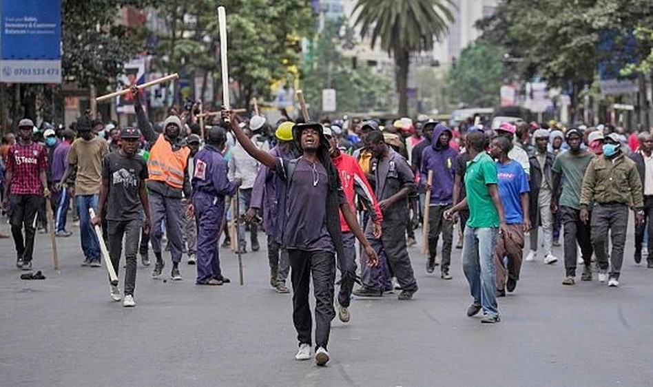 Kenya : tensions après la mort suspecte du blogueur Albert Ojwang
