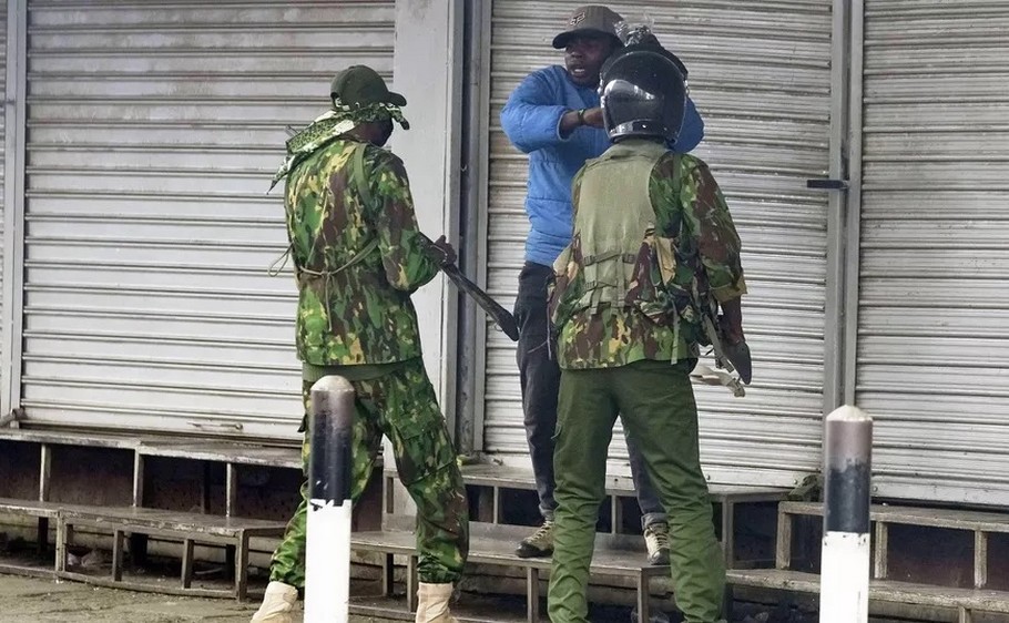 Kenya : un policier arrêté pour un tir à bout portant contre un badaud