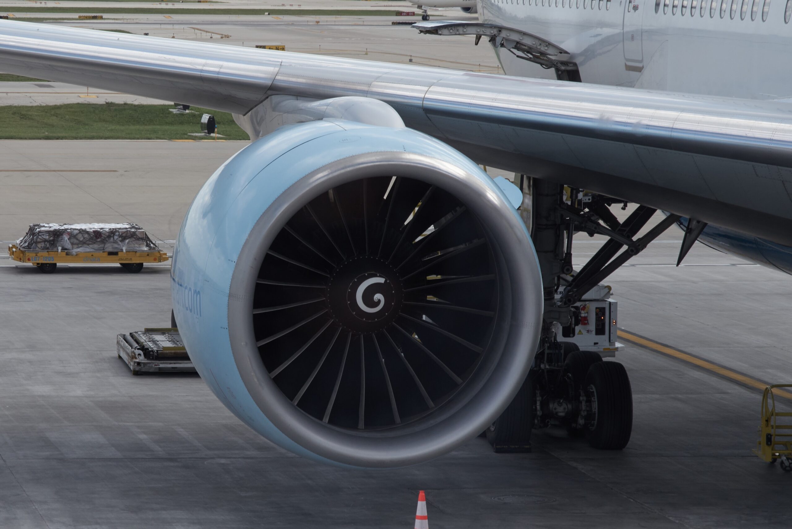 Italie : un homme meurt après avoir été aspiré dans le moteur d’un avion