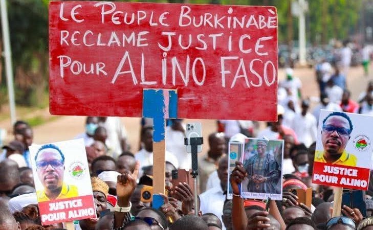 Décès d’Alino Faso : des Burkinabè en colère réclament justice devant l’ambassade de Côte d’Ivoire