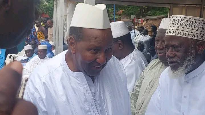 Obsèques de Tiébilé Dramé : Brève apparition de l’ancien président Alpha Oumar Konaré