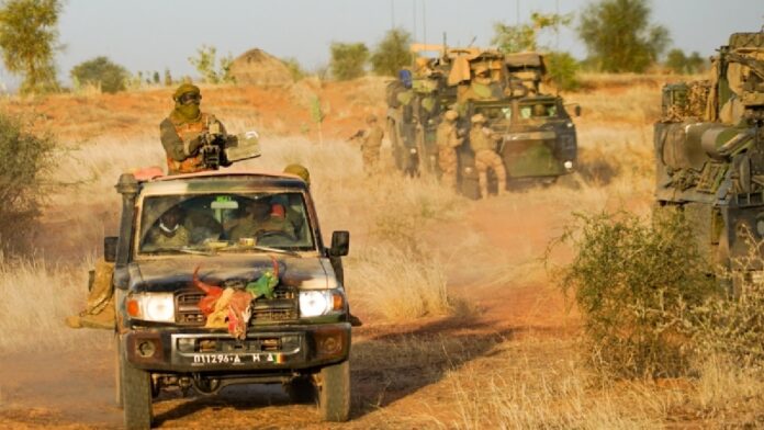 Mali : les FAMA détruisent trois refuges terroristes dans la région de BOUGOUNI