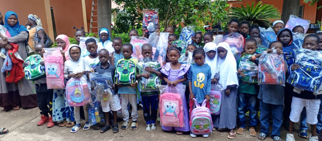 Santé et éducation : AidDrepa donne le sourire à 50 enfants drépanocytaires avec des Kits scolaires