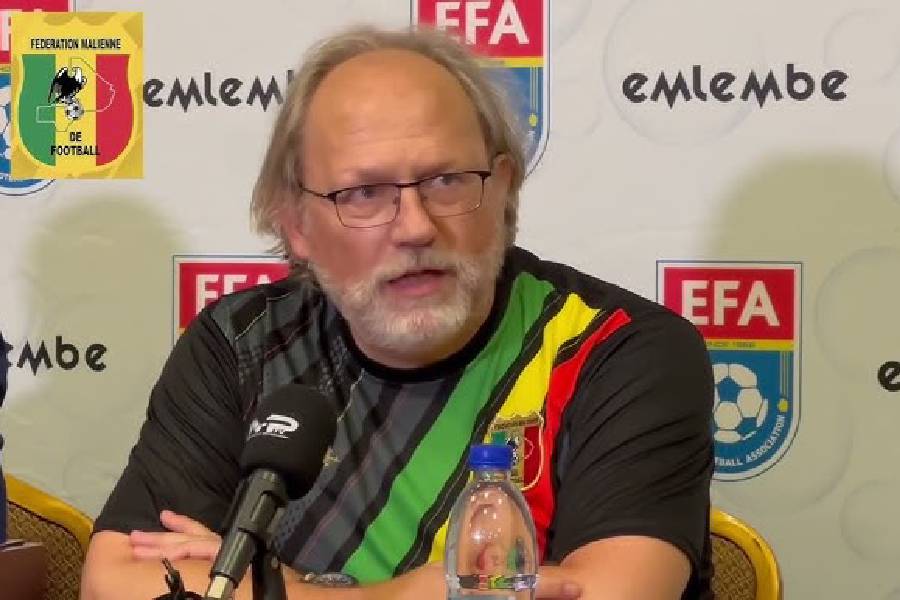 Football : le rappeur Mokobé recadre sévèrement Tom Saintfiet après avoir manifesté son pour le poste de sélectionneur du Ghana