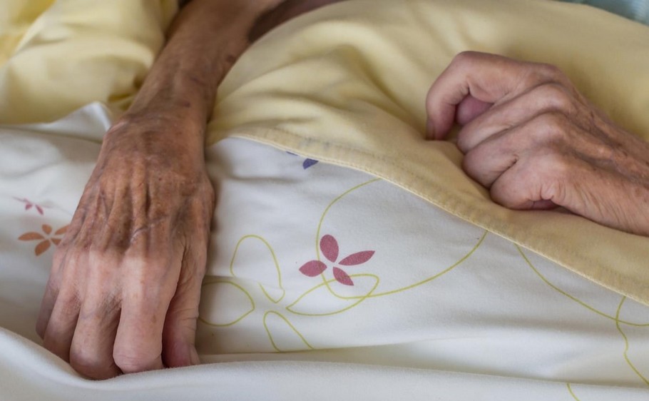 Une femme devant la justice anversoise pour avoir étouffé sa mère atteinte de démence