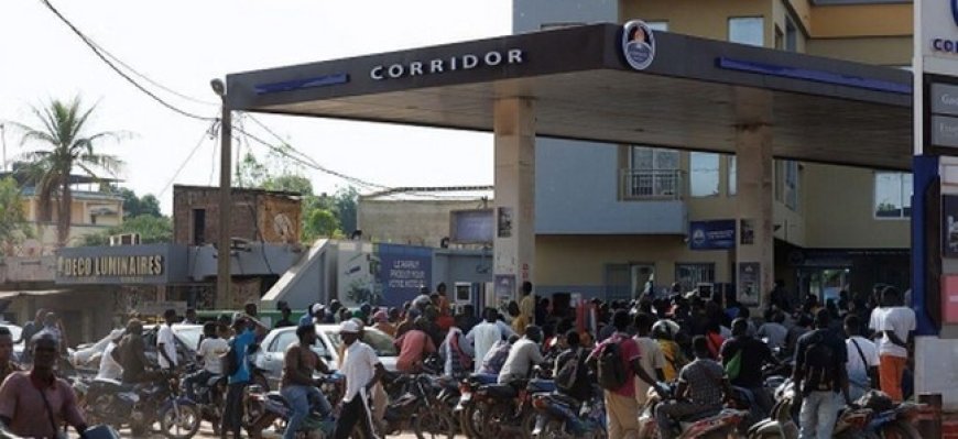 Rareté et longues files d’attentes s’alternent dans les stations-services : A quand la fin de la crise du carburant au Mali ?