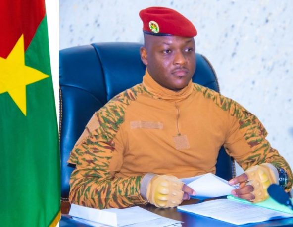 Mali : attendu aujourd&rsquo;hui à Bamako, l&rsquo;arrivée du capitaine Ibrahim Traoré est plutôt prévue pour ce mardi à Bamako