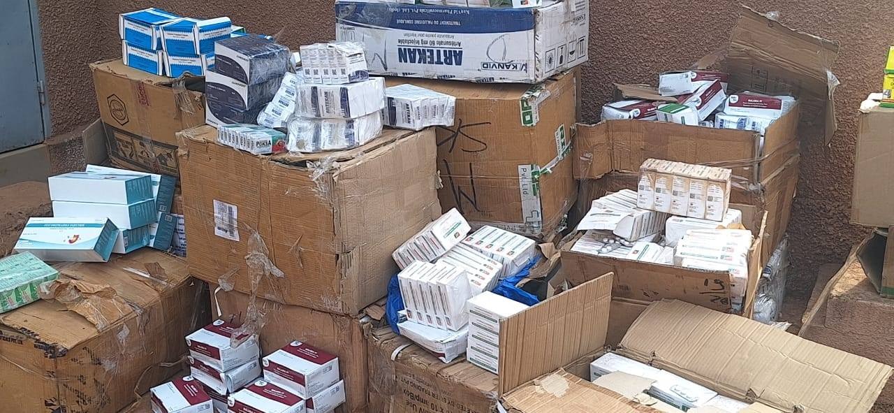 Sikasso : Saisie de 500 kilogrammes de médicaments contrefaits répartis dans 25 cartons 