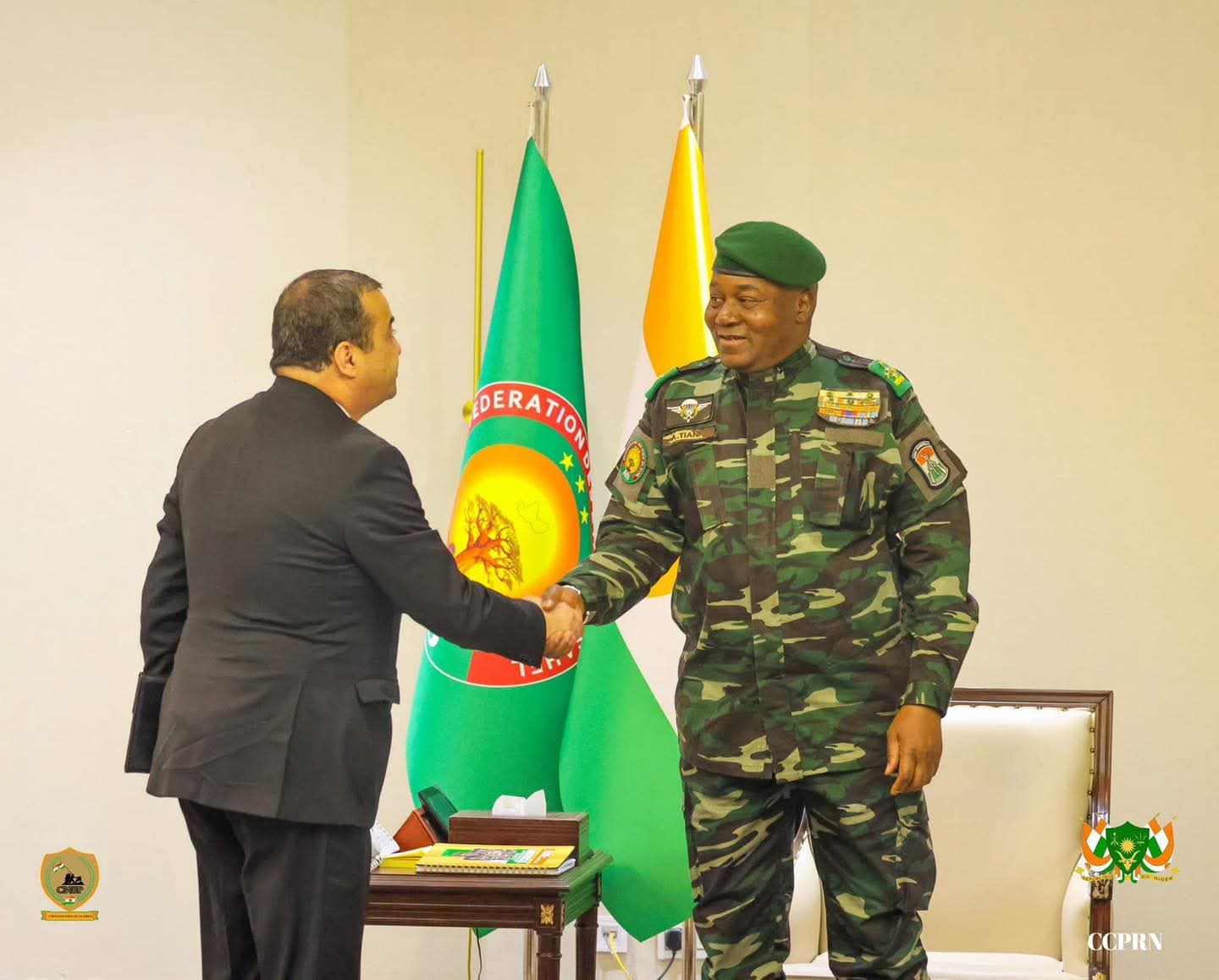 Coopération énergétique Niger–Algérie : le chef de l’Etat et le Premier Ministre reçoivent le Ministre Algérien des Hydrocarbures