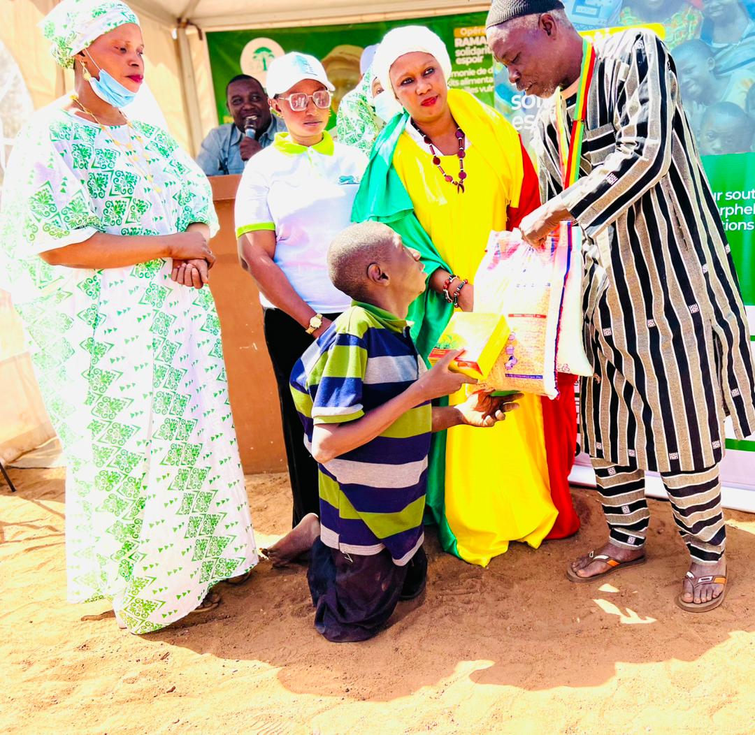 Philanthropie : L’Association Synergie pour la Solidarité Envers les Femmes et les Enfants au chevet de 100 personnes vulnérables de la commune I 