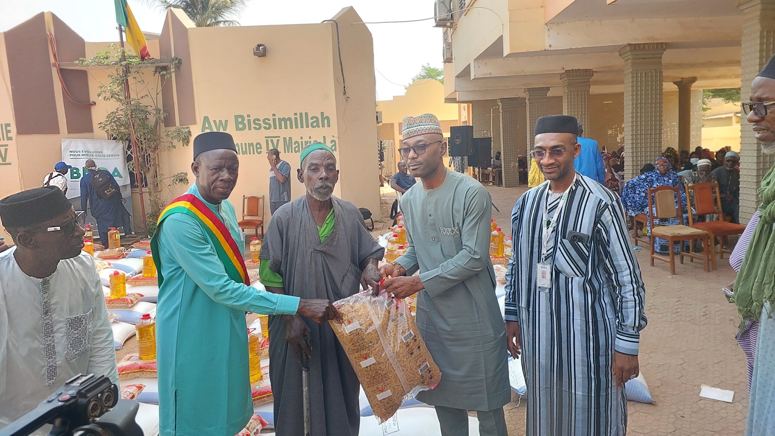 Des kits alimentaires à des familles démunies de la Commune IV : La BNDA fidèle à sa politique de RSE