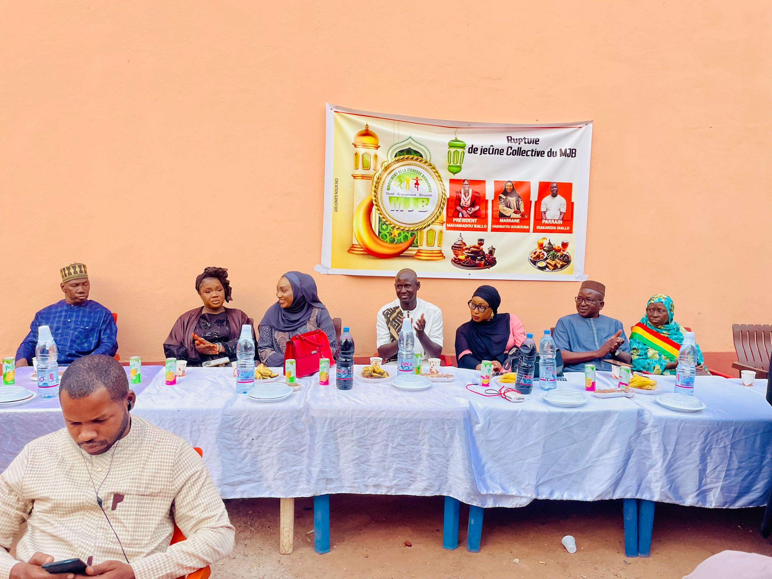 Rupture Collective de jeûne : Le Mouvement de la Jeunesse Bamakoise (MJB) en communion autour des valeurs de solidarité 