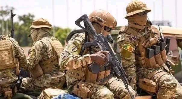 Attaques simultanées au Mali : le Gouvernement annonce un bilan de 16 blessés parmi les civiles et militaires, la maîtrise de la situation dans plusieurs villes