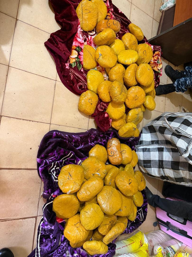 Lutte constante contre les trafics illicites aux frontières : La douane intercepte 82 boules de cannabis à Hèrèmakono
