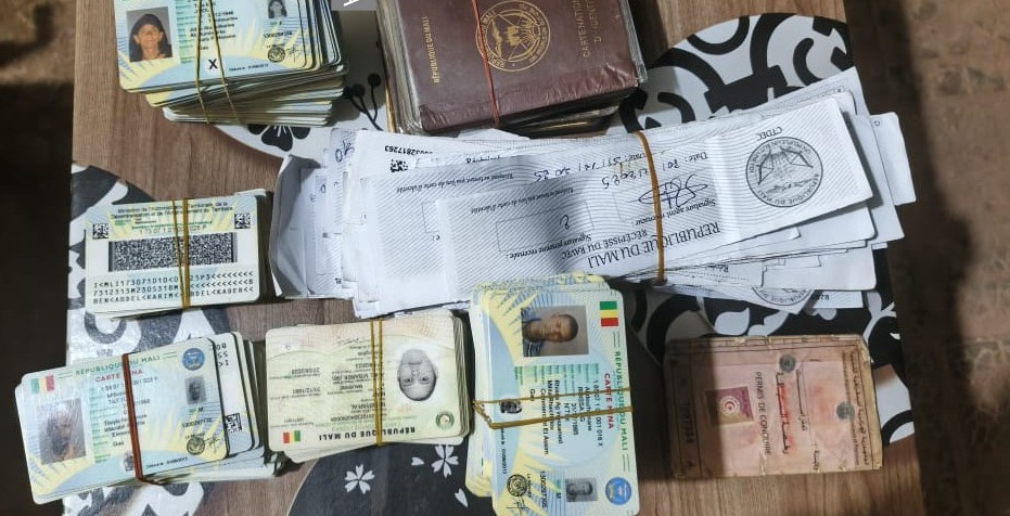 Mali : Les FAMA interpellent plusieurs suspects en possession d’un important lot de carte NINA