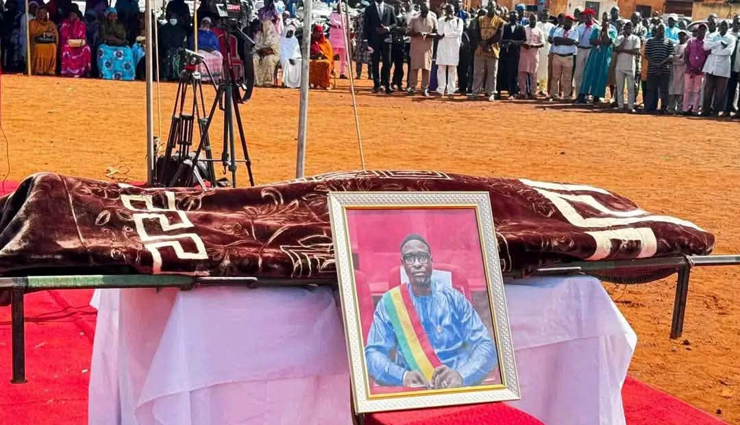 Adama Fomba du CNT : Kati pleure l’un des siens et lui offre un dernier adieu inoubliable