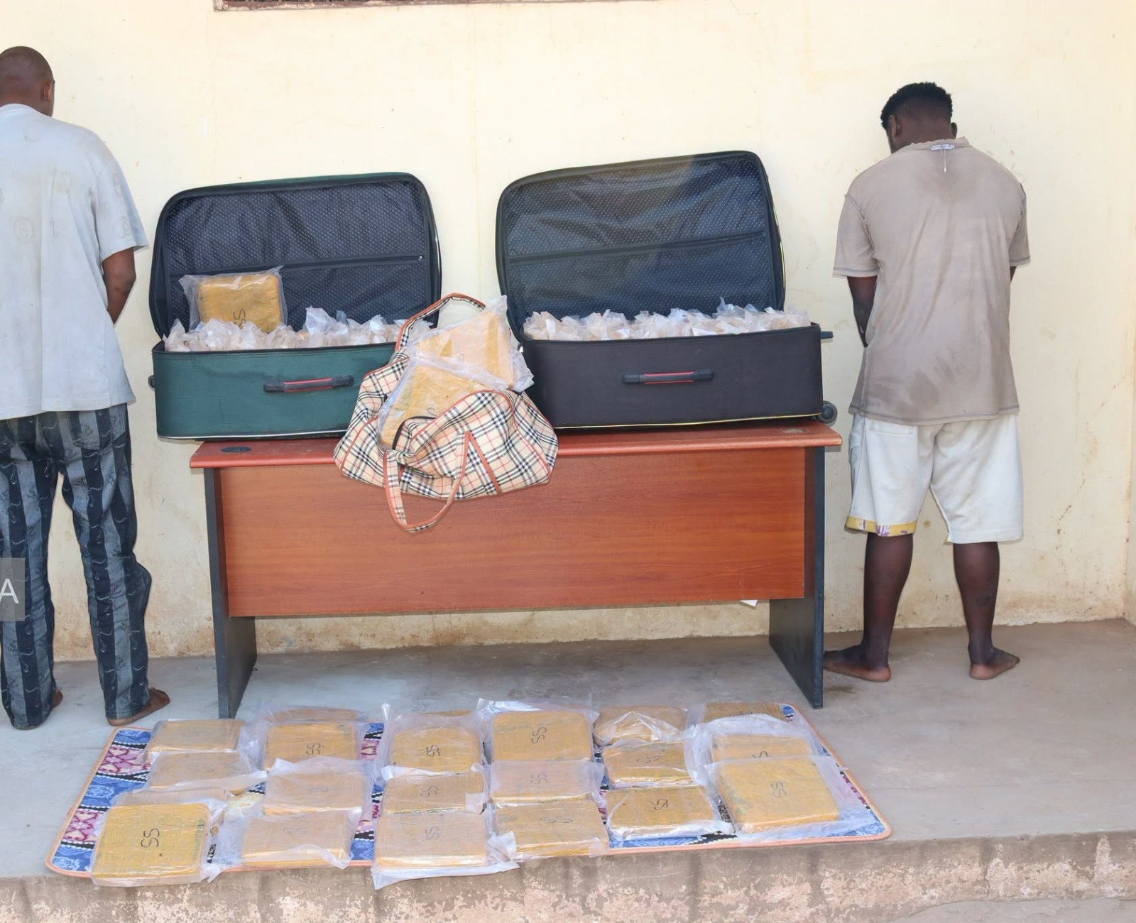 Trafic de drogue à Kayes : 100 briques de chanvre indien saisies à bord d’un car