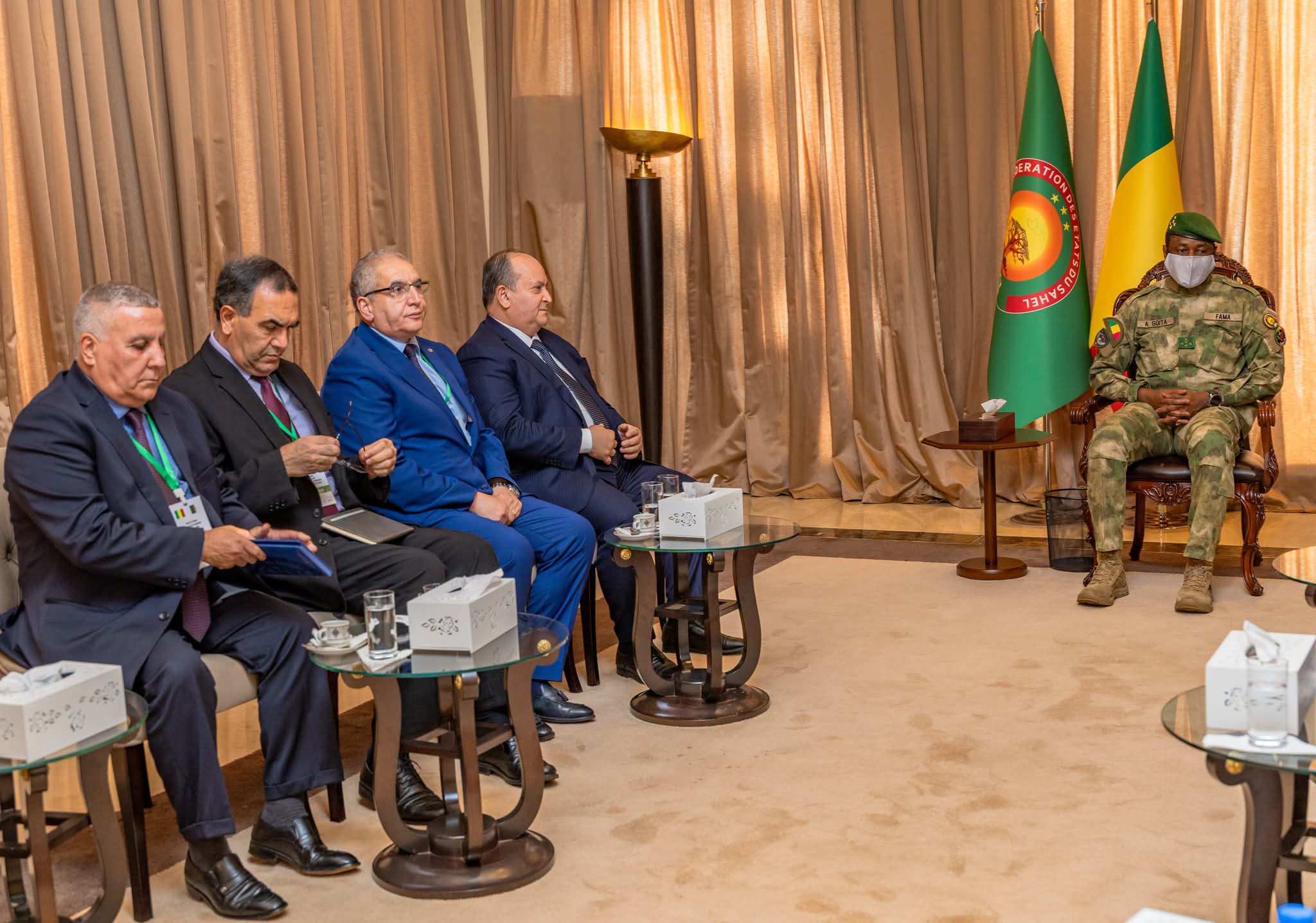 COOPERATION BILATERALE : le Président de la Transition accorde une audience au Premier ministre algérien Sifi GHRIEB