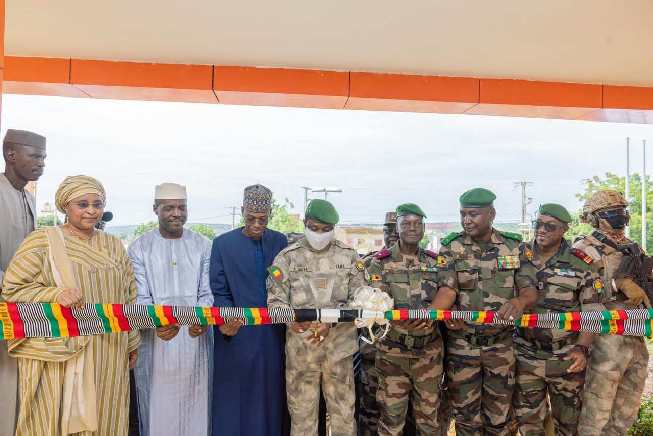 Mali : Le Président de la Transition inaugure les nouveaux blocs de la Polyclinique des Armées de Kati