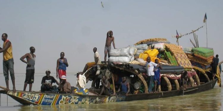 Mopti : L&rsquo;interdiction de navigation nocturne des pinasses et pirogues prolongée d&rsquo;un mois