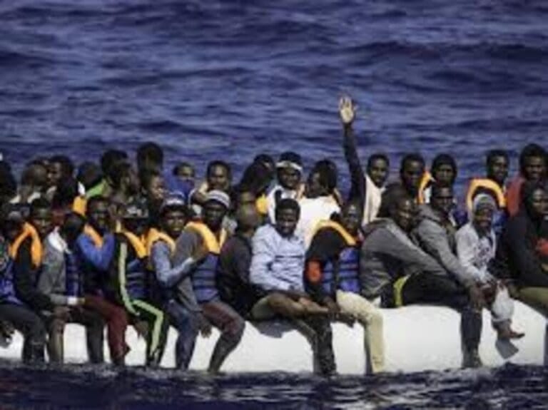 TRAGÉDIE EN MER ROUGE : LE NAUFRAGE D&rsquo;UNE EMBARCATION DE MIGRANTS AU LARGE DE DJIBOUTI FAIT AU MOINS 139 MORTS