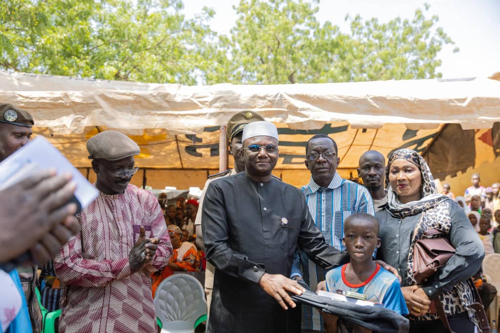 ŒUVRES SOCIALES DU PRÉSIDENT DE LA TRANSITION : 200 kits scolaires remis aux élèves de l’école fondamentale de Ngolobougou
