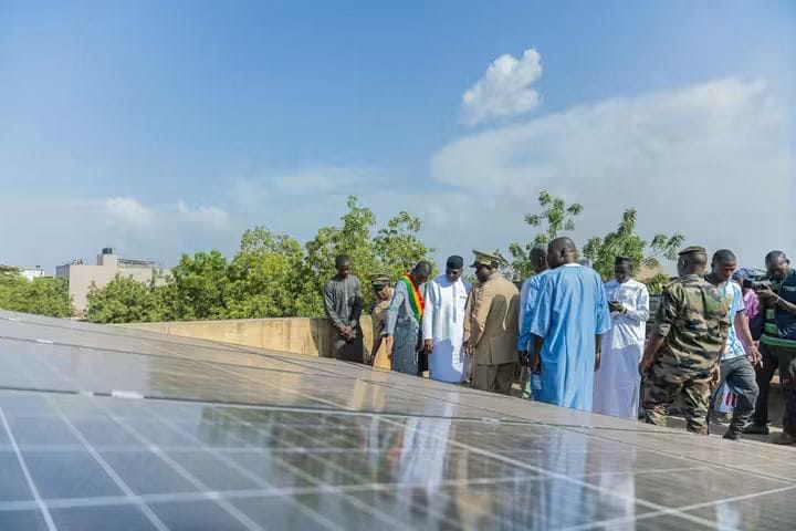 ŒUVRES SOCIALES DU PRÉSIDENT DE LA TRANSITION : trois (3) CSCOM de Bamako dotés d’installations solaires