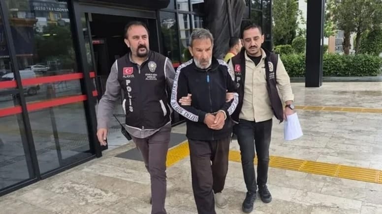 TURQUIE : UN SANS-ABRI INSULTE DÉLIBÉRÉMENT LE PRÉSIDENT ERDOĞAN POUR ÊTRE LOGÉ EN PRISON 