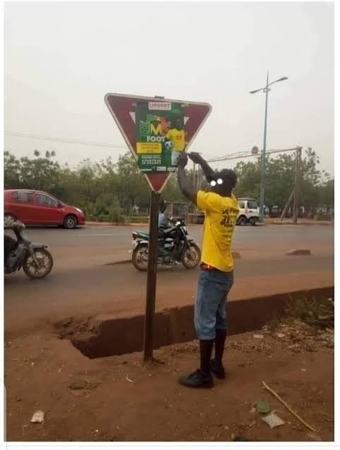 MALI : LE GOUVERNEMENT DURCIT LE TON CONTRE L’AFFICHAGE PUBLICITAIRE SAUVAGE SUR LES ÉDIFICES PUBLICS