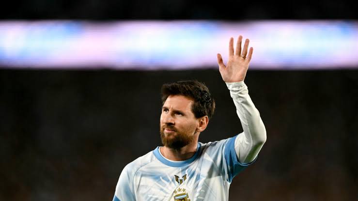 FOOTBALL : LIONEL MESSI TIRE SA RÉVÉRENCE INTERNATIONALE